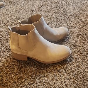 Pops womens size 11 beige suede ankle boots